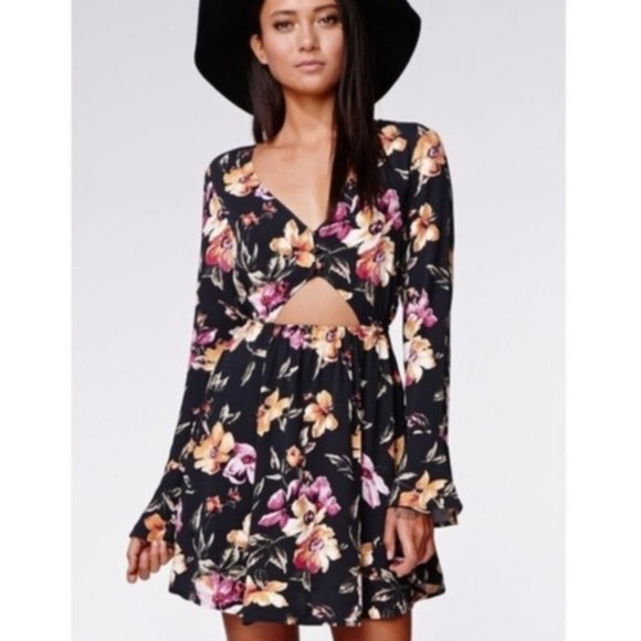 Kendall & Kylie Dresses & Skirts - Kendall & Kylie floral cut out dress Medium
